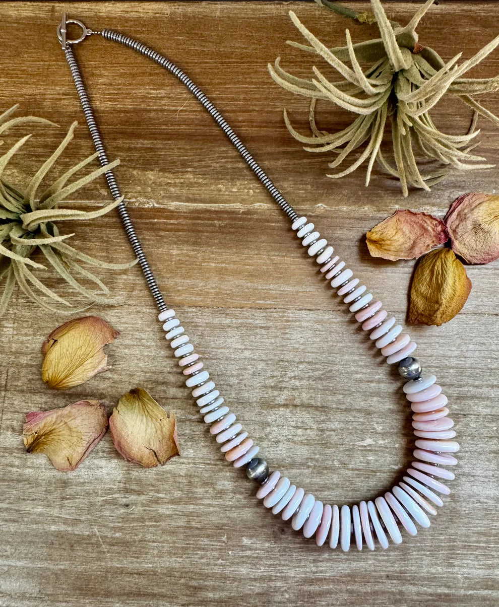 23 inch Pink Conch Graduated Necklace